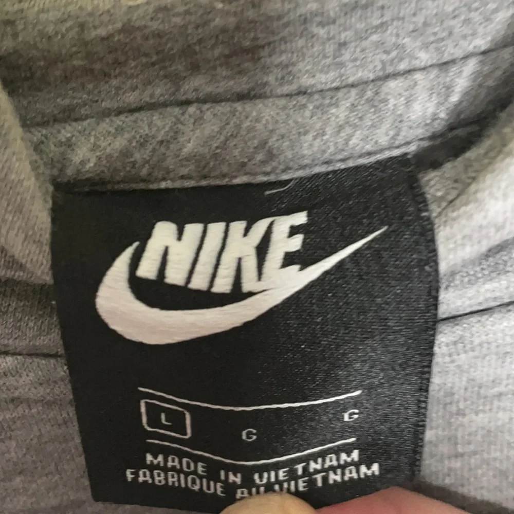 A youth Nike sweatshirt size large - Picture 3 of 4
